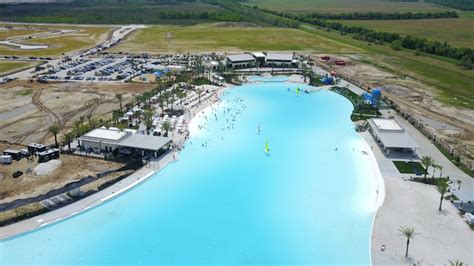 State's largest crystal lagoon opens in Texas City - ABC13 Houston