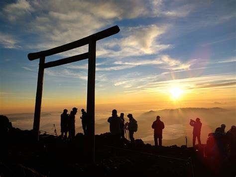 Breathtaking sunrise from the top of Mount Fuji : travel