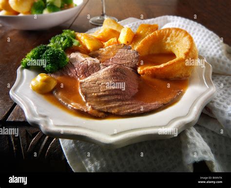 Roast beef Yorkshire pudding and gravy Stock Photo: 33779331 - Alamy