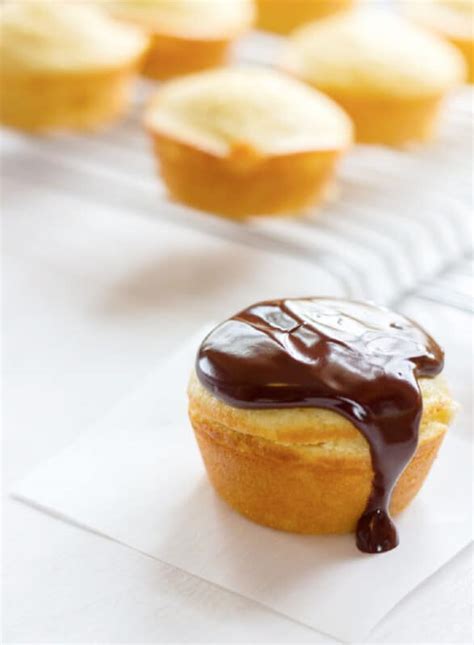 Boston Cream Pie Cupcakes - I Heart Eating