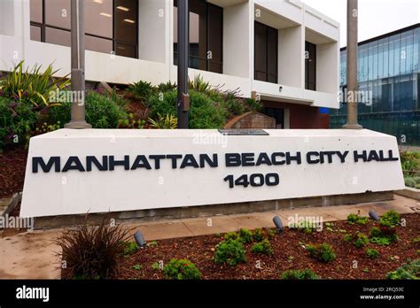 Manhattan Beach, California: Manhattan Beach City Hall Stock Photo - Alamy