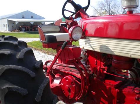 Farmall 560 row crop Tractor for sale