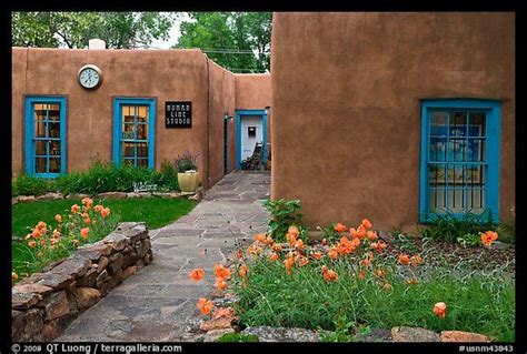 Front yard and pueblo style houses. Taos, New Mexico, USA | Pueblo ...