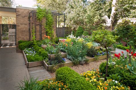 8 Ways to Give a Flat Garden More Depth or Height | Houzz AU