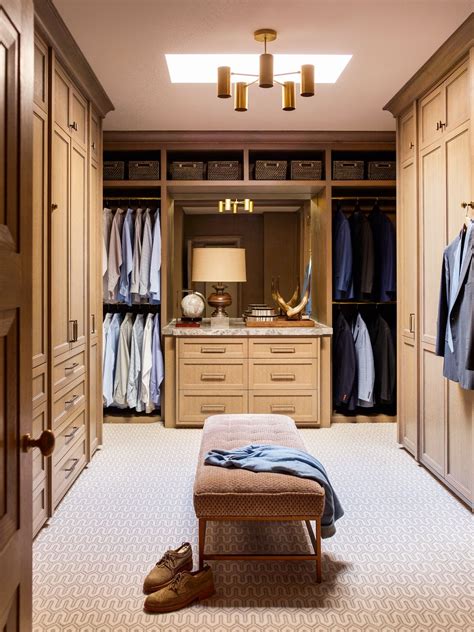 Walk In Closet Designs For A Master Bedroom