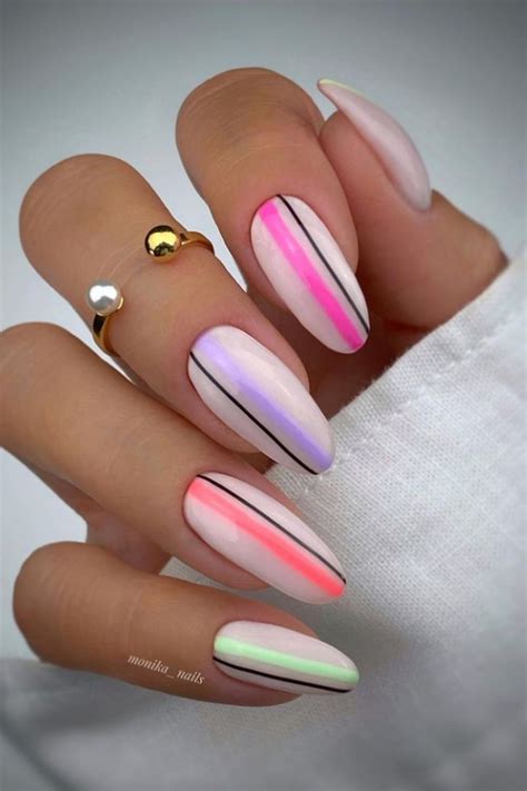 38 Trendy Almond-Shaped Nail Art for Summer Nails 2021