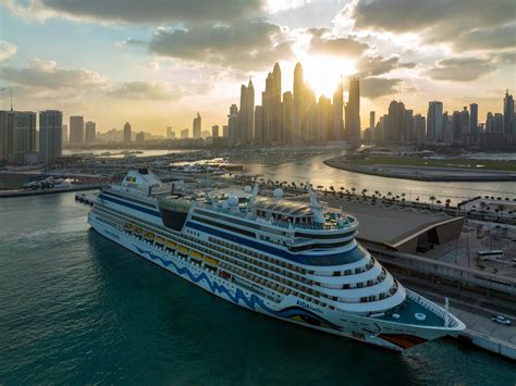 Dubai Harbour welcomes its first cruise passengers from cruise ship ...