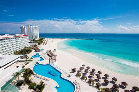 Barely a 3 star resort - Review of Krystal Grand Cancun, Cancun, Mexico ...