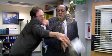 The Office: Jim Dressing As Dwight (& 9 Other Great Pranks He Pulled)