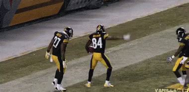 Antonio Brown Dance GIF - Antonio Brown Pittsburg Steelers Dance ...