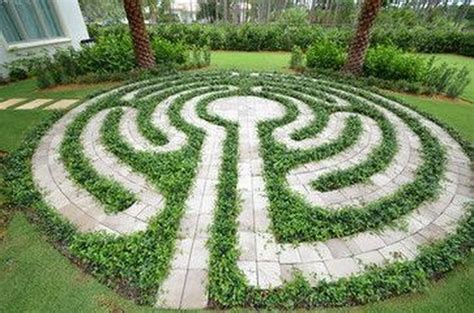 41 Pervect Garden Labyrinth Design Ideas #garden #gardendesign # ...