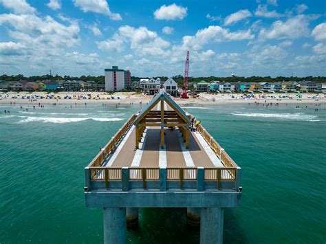 Surfside Beach Fishing Pier and Tourists on the Beach · Free Stock Photo