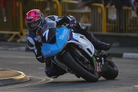 Manx Grand Prix 2015 – Saturday Practice Report – Road Racing News