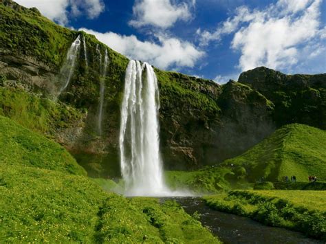 Tips For Visiting Iceland's Majestic Seljalandsfoss | One Girl, Whole World