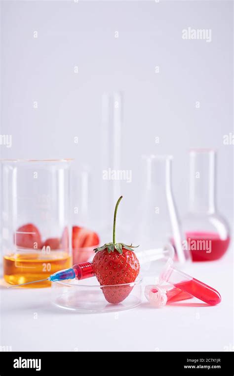 Strawberry dna extraction hi-res stock photography and images - Alamy