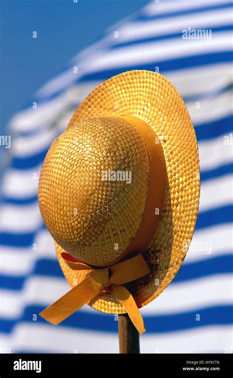 Beach Straw Hat Stock Photo - Alamy