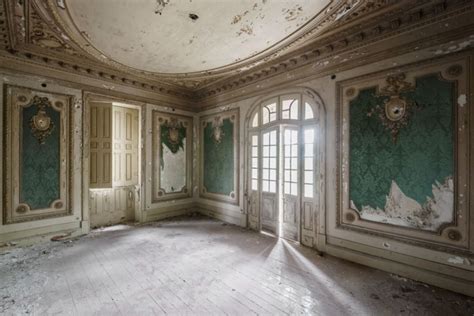 The abandoned mansions sitting empty in Europe