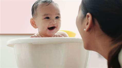 5 simple steps to introducing a baby bedtime routine - Today's Parent