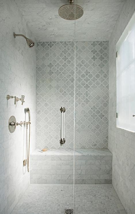 34 Eye-Catchy Arabesque Tile Ideas For Bathrooms - Shelterness