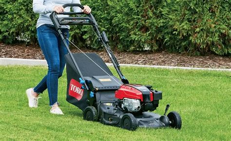 Best Toro Mowers (Reviews & Buying Guide)