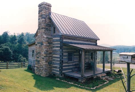 The perfect small log cabin - Handmade Houses with Noah Bradley