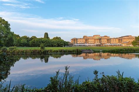 How to have a picnic at Buckingham Palace this summer