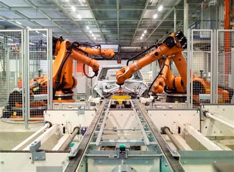 4 Major Types of Industrial Robots Used in Manufacturing - Automotive