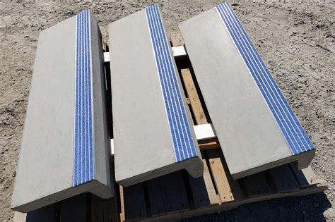 blue-carborundum-precast-concrete-treads 1 - Sanderson Concrete