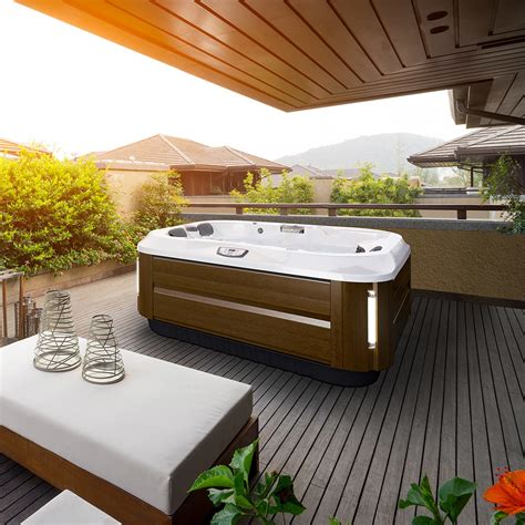 J-315™ Comfort Hot Tub with Lounger for Small Spaces | Jacuzzi.com ...