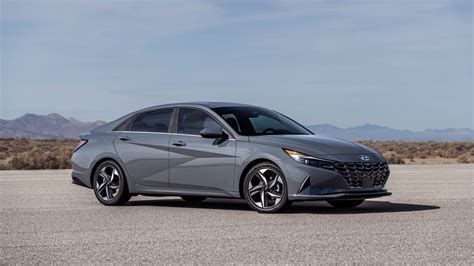 The 2021 Hyundai Elantra Hybrid Gets A Whopping 50 MPG