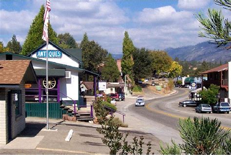 Oakhurst, California - Explore the Sierra Nevada Mountains