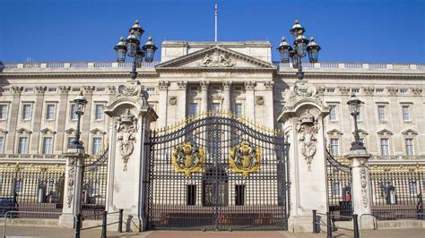 Buckingham Palace, London - Book Tickets & Tours | GetYourGuide