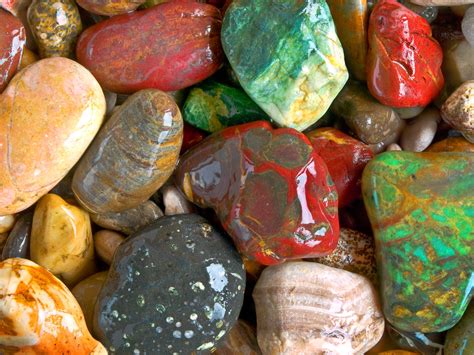 What Are the Best Complementary Colors for Decorative Stone?