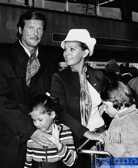 Pin by Magda Reardon on Classic Celebrity Families | Roger moore, Actor ...