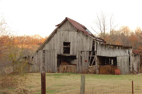 Free Old Country Barn 1 Stock Photo - FreeImages.com