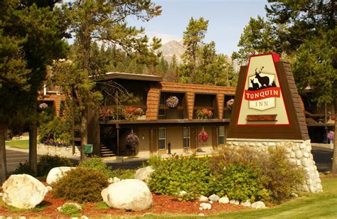 Tonquin Inn (Jasper, Alberta) - Resort Reviews - ResortsandLodges.com