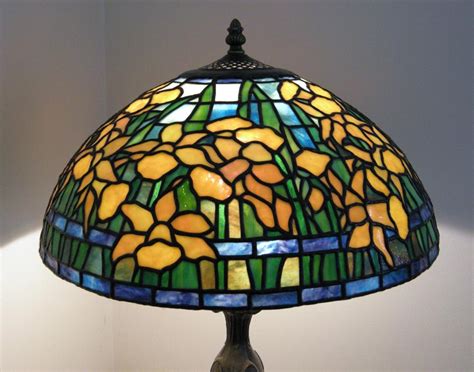 10 benefits of Stained glass lamps | Warisan Lighting