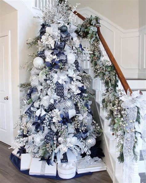 19 Blue Christmas Tree Decorations to Create A Winter Mood