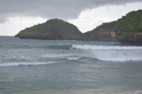 Pacitan Surf Club Gelar Lomba Surfing di Pantai Srau