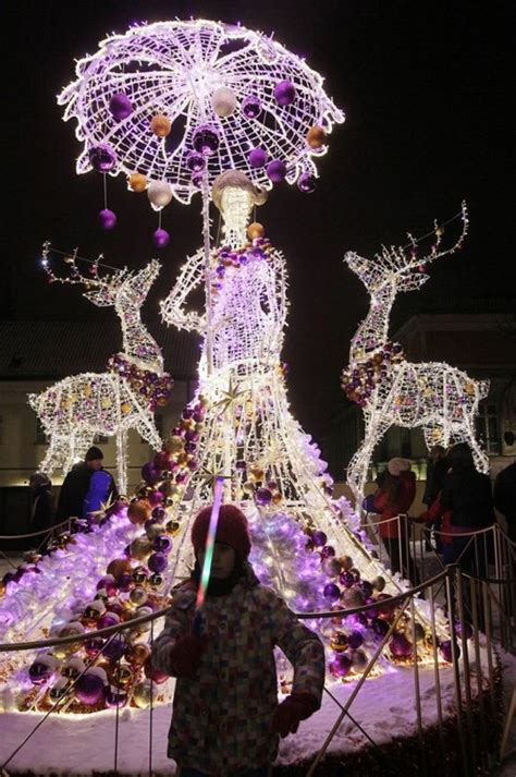 Christmas Decorations Around the World - World inside pictures