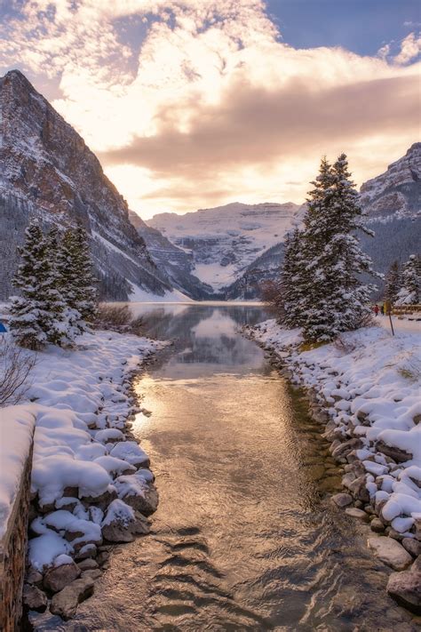 12 Amazing Things to Do in Lake Louise in The Winter - The Banff Blog