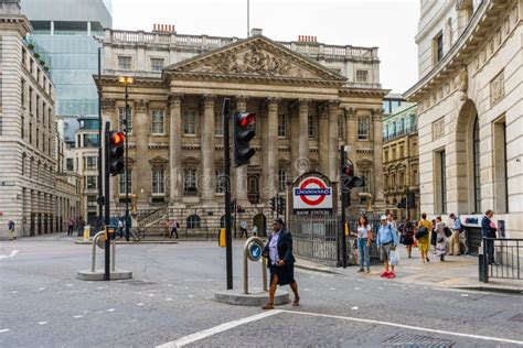 Bank of England Building in London, UK. Editorial Photo - Image of ...