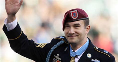 Medal of Honor Winner Giunta Won't Re-Enlist - CBS News