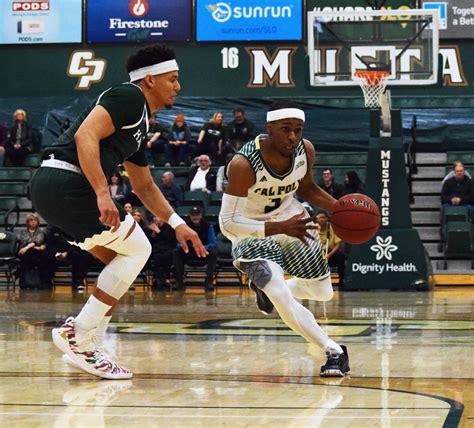 Men's Basketball upsets Hawai'i for second conference win - Mustang News