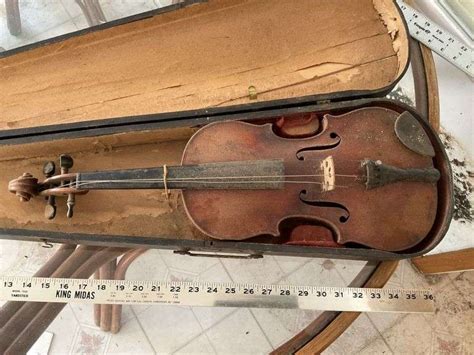 Antique violin - Legacy Auction Company