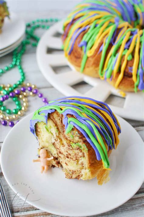 Easy King Cake Recipe For Mardi Gras - Cinnamon Roll King Cake