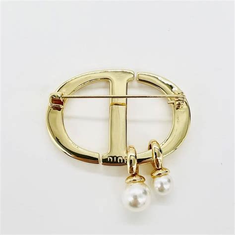 GUCCI Pearl Double G Heart earrings – BACALLI – Luxury Consignment