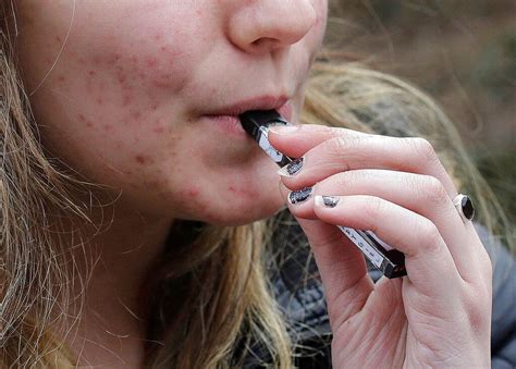 Vaping-related illness claims 3 more lives, another 2,000 people ...