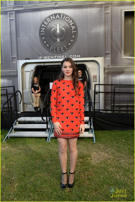 Hailee Steinfeld & Asa Butterfield: 'Ender's Game' Experience at Comic ...