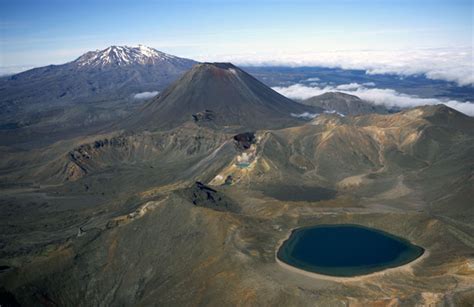 Tongariro eruption risk elevated following quakes | Stuff.co.nz